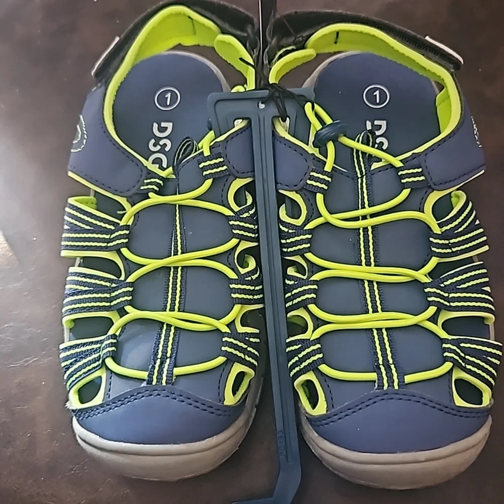 DSG Direct Youth Caged Sandals: BLUE/GREEN: NWT: SIZE 1